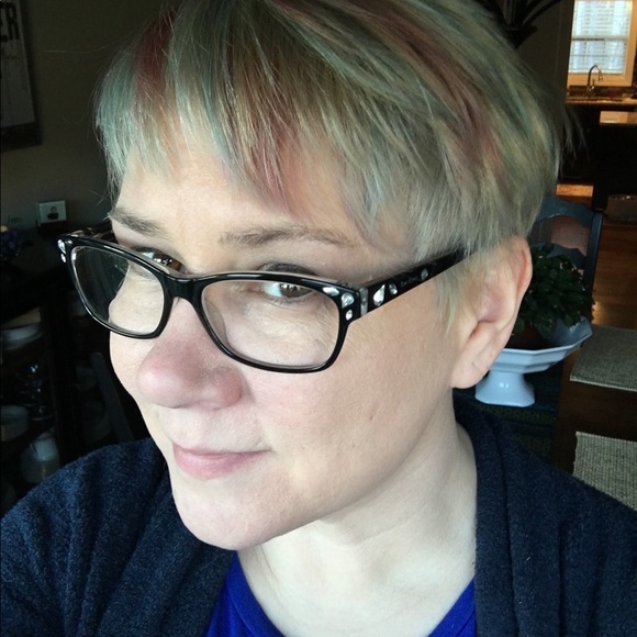 Meet your Posher, Betsy - Picture 3 of 8